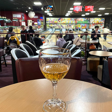 Des membres de Tous en Scène 35 lors d’une soirée bowling